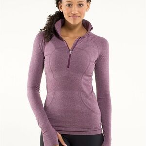 Lululemon run swiftly quarter zip heather plum long sleeve top

O